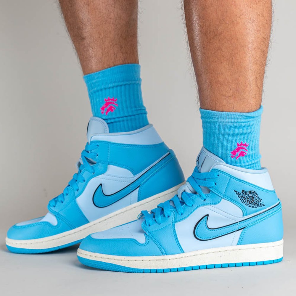 Air Jordan 1 Mid SE Ice Blue (W)