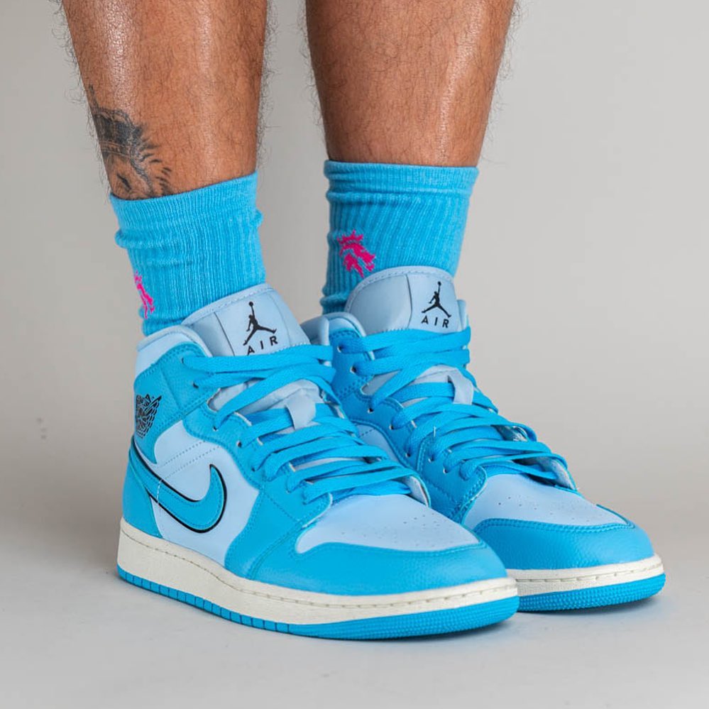 Air Jordan 1 Mid SE Ice Blue (W)