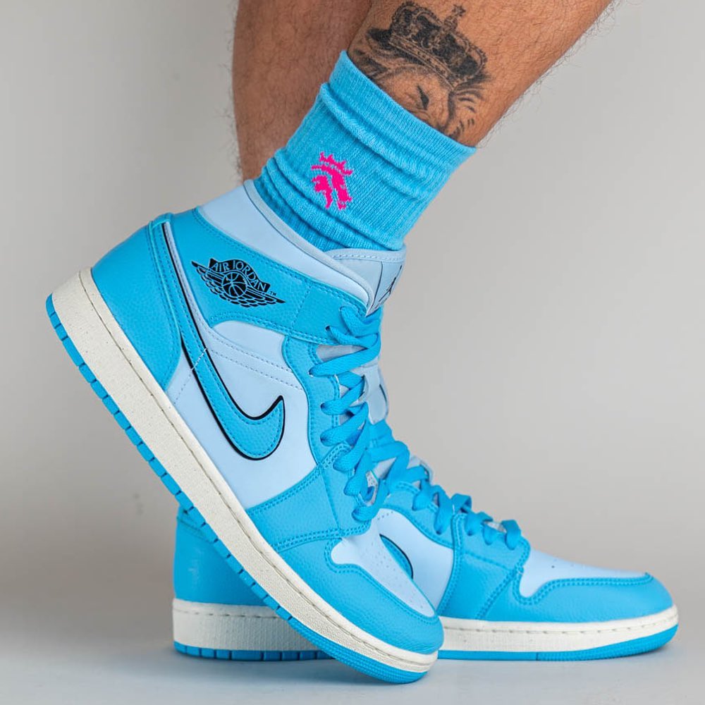 Air Jordan 1 Mid SE Ice Blue (W)