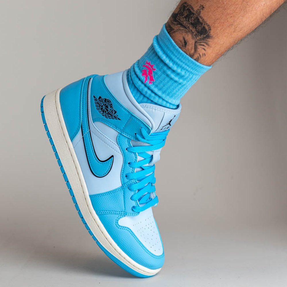 Air Jordan 1 Mid SE Ice Blue (W)