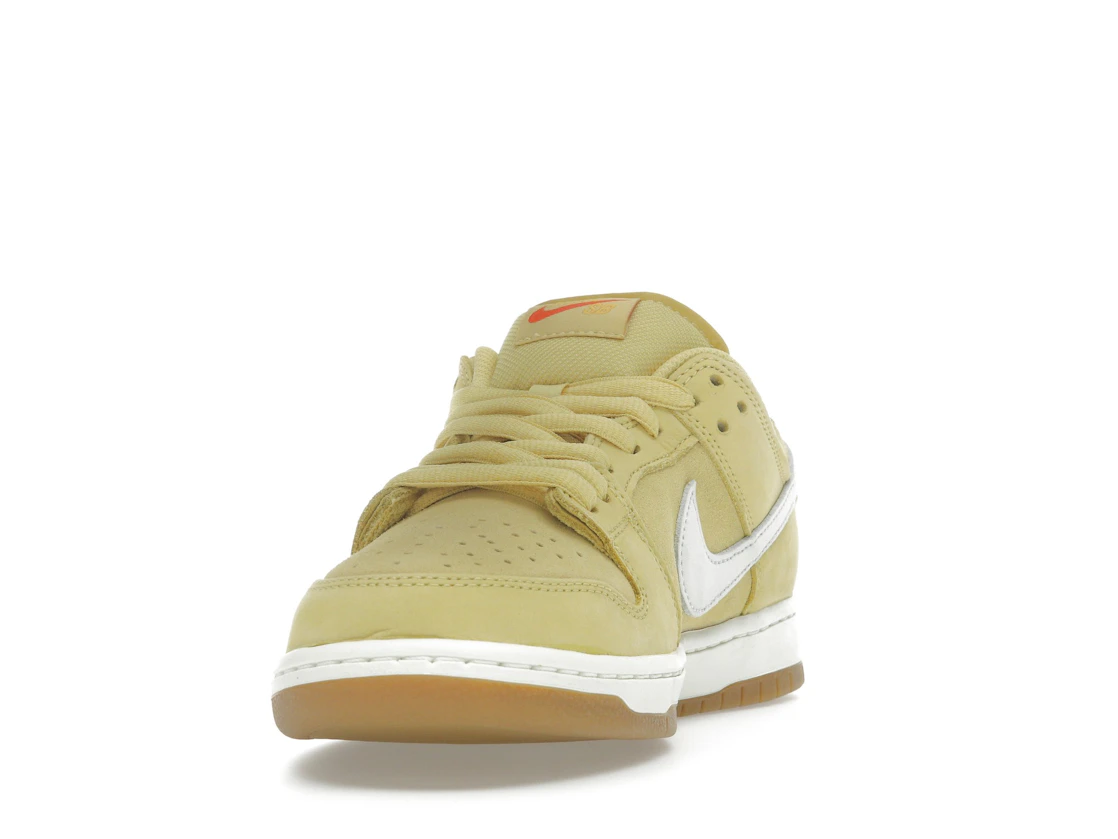 Nike SB Dunk Low Saturn Gold
