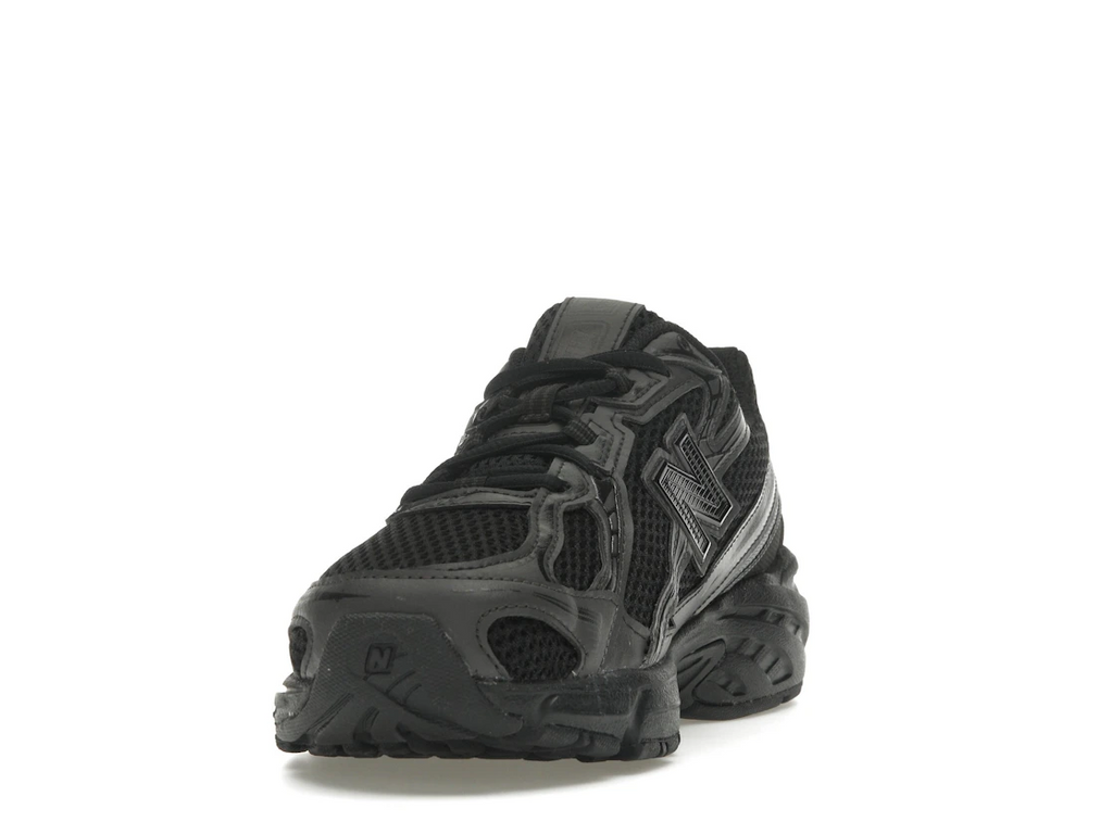New Balance 740 Triple Black