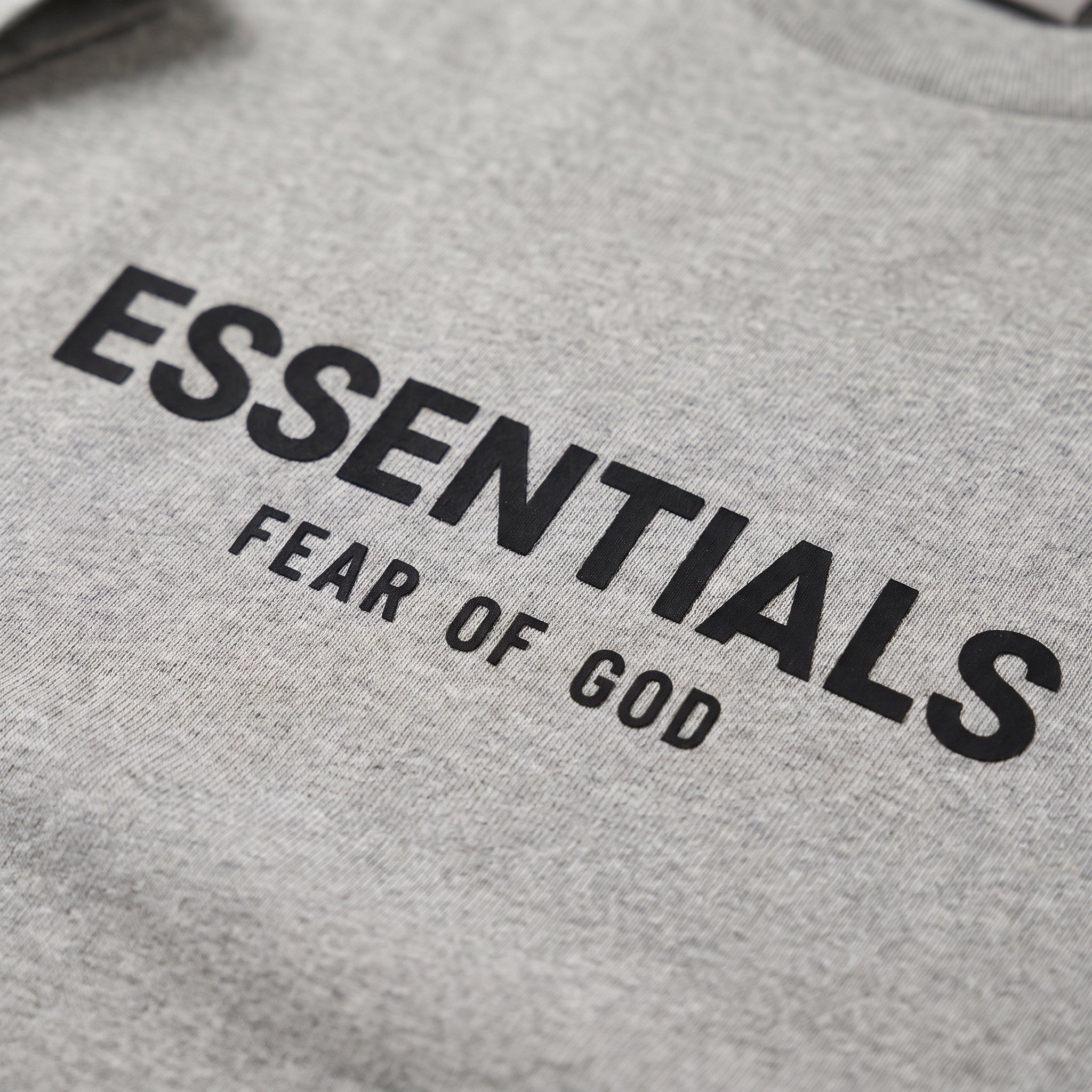 tričko Fear of God Essentials S22 T-shirt Dark Oatmeal ADONIO