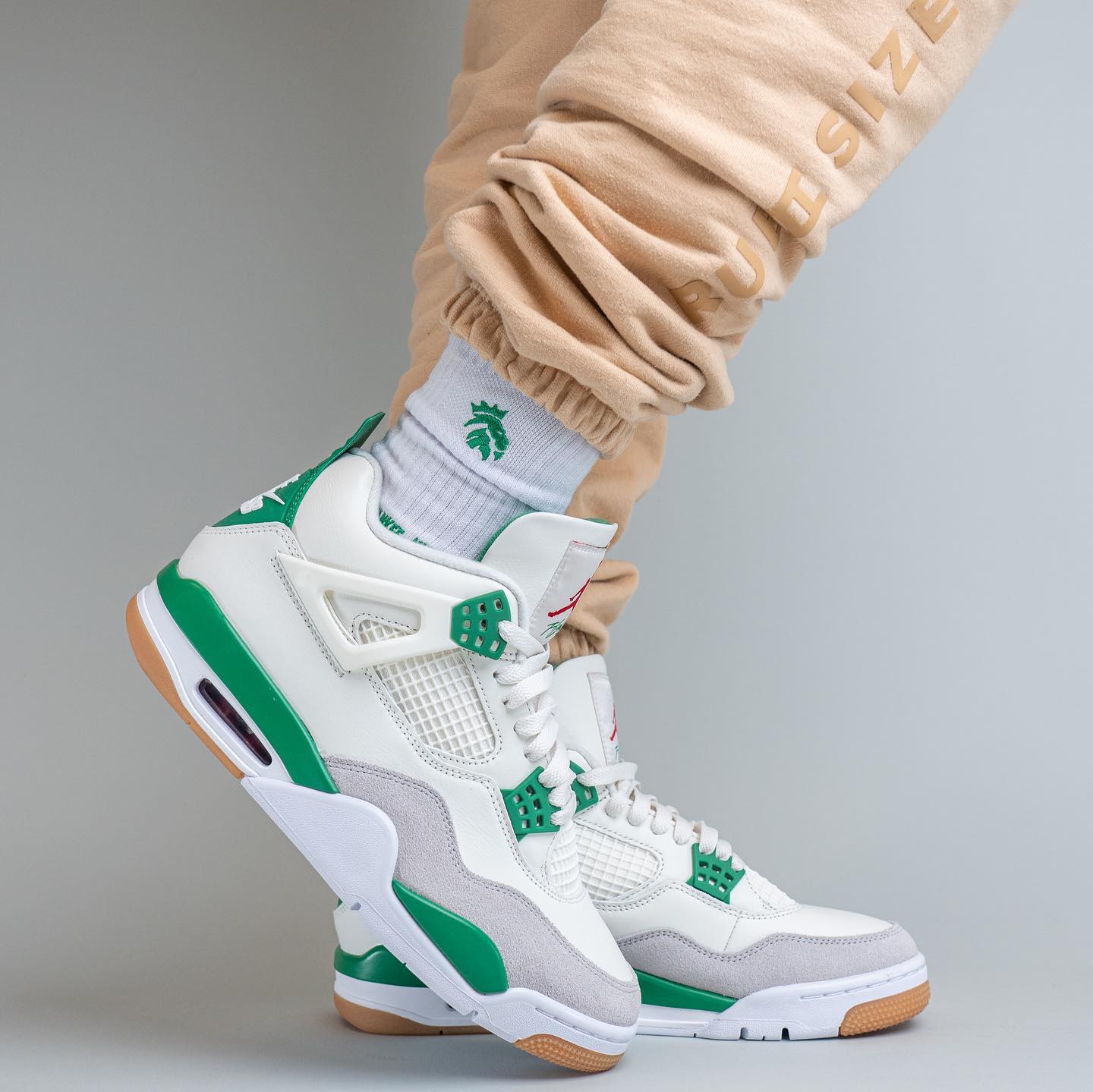 Air Jordan 4 SB Retro Pine Green