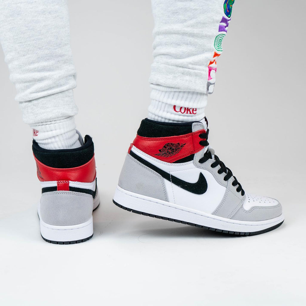Air Jordan 1 Retro High Light Smoke Grey