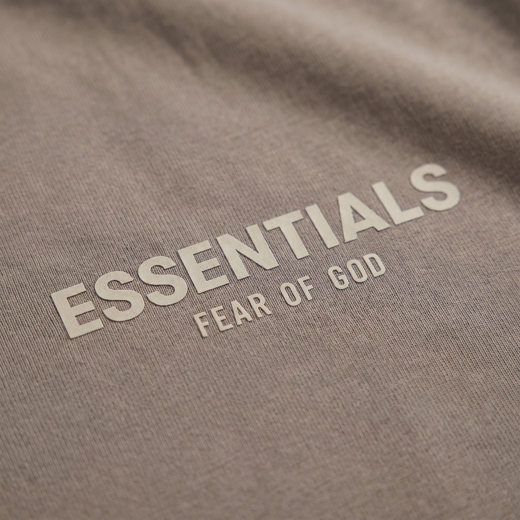 tričko Fear of God Essentials Essentials T-shirt S22 Desert Taupe ADONIO