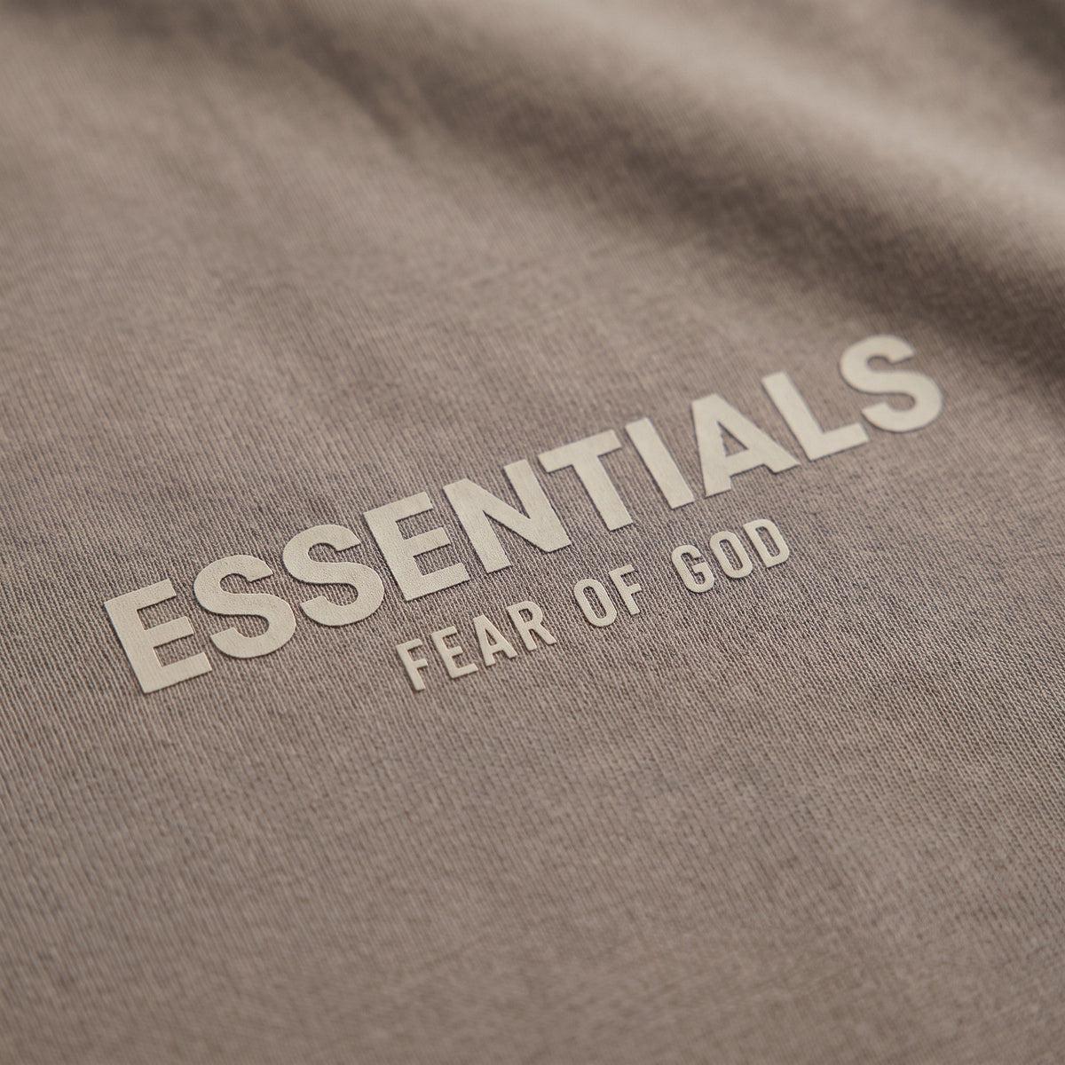 tričko Fear of God Essentials Essentials T-shirt S22 Desert Taupe ADONIO