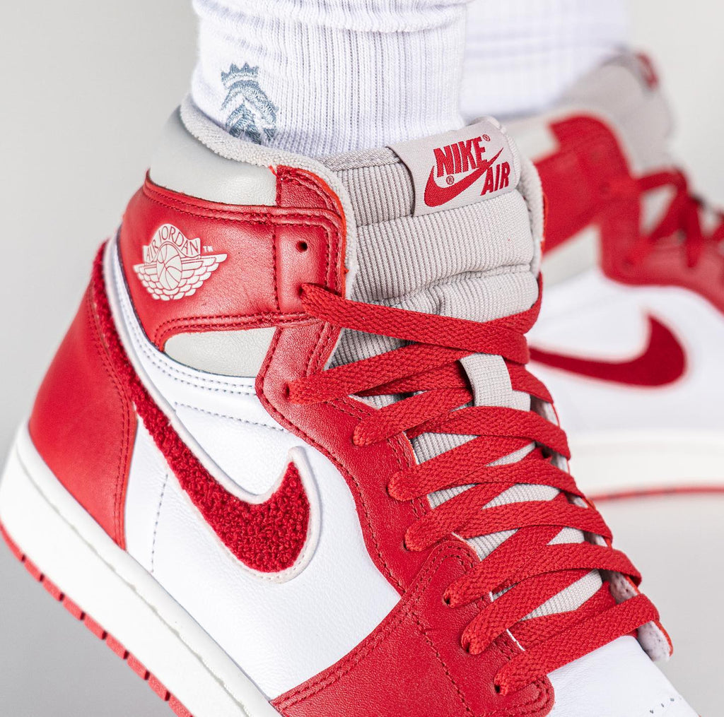 Air Jordan 1 High OG Varsity Red (W)
