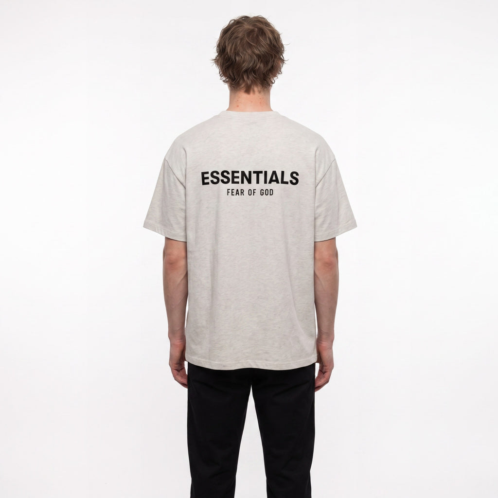 Fear of God Essentials T-shirt (SS22) Light Oatmeal – model foto