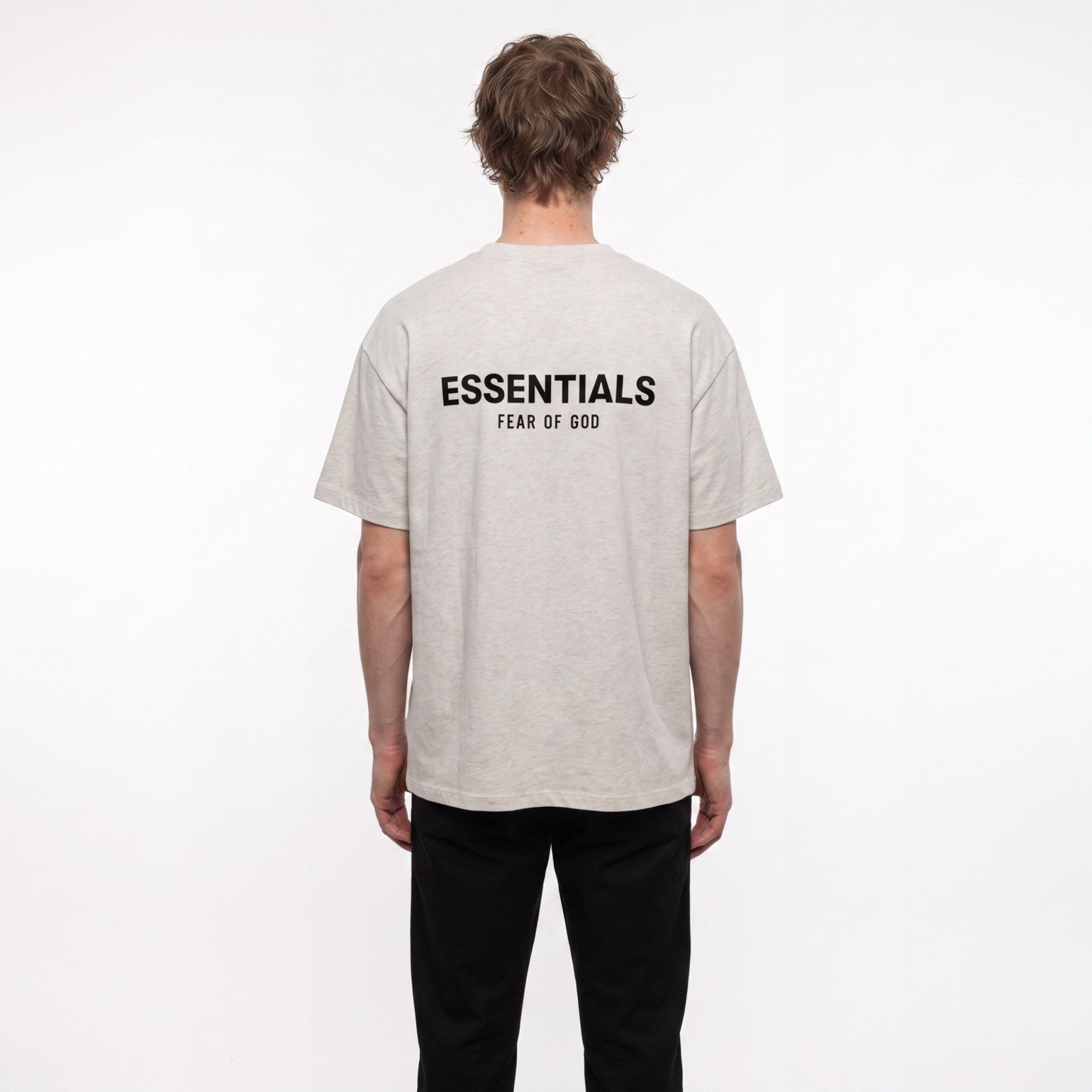 Fear of God Essentials T-shirt (SS22) Light Oatmeal – model foto