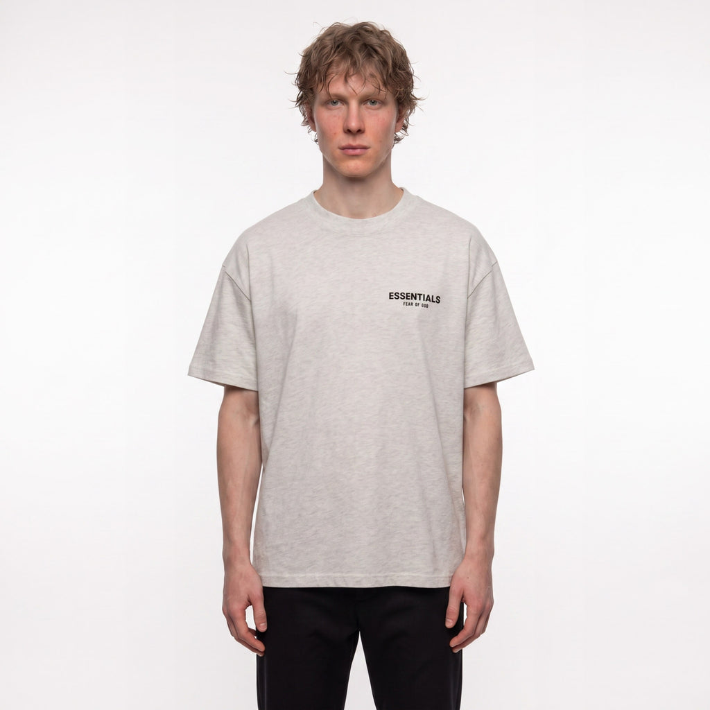 Fear of God Essentials T-shirt (SS22) Light Oatmeal – model foto