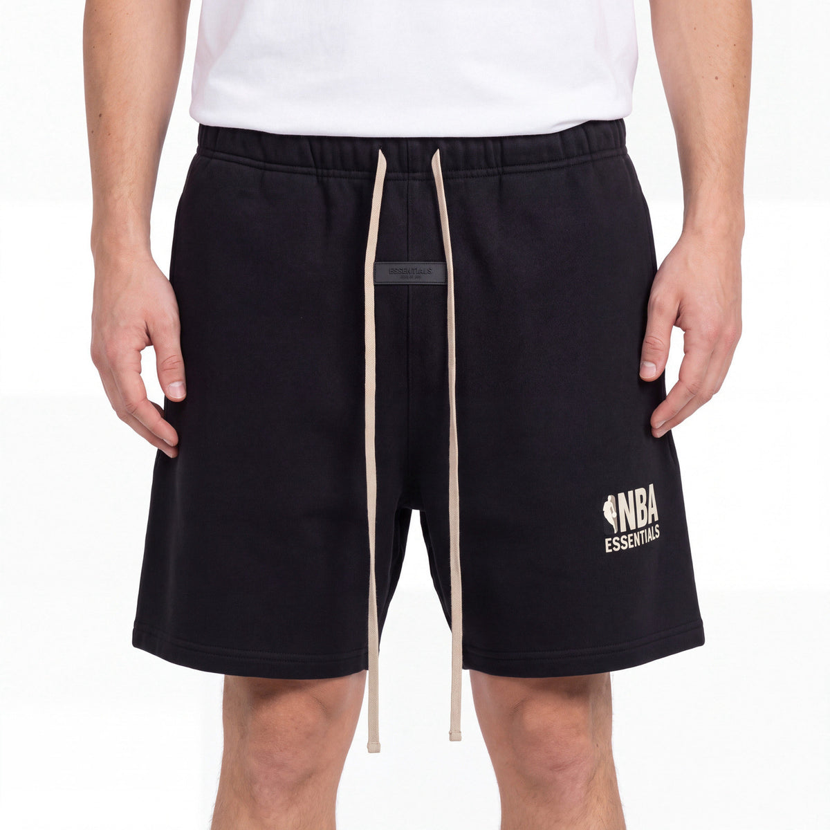 Fear of God Essentials NBA Sweatshorts (SS25) Grey Black – model foto