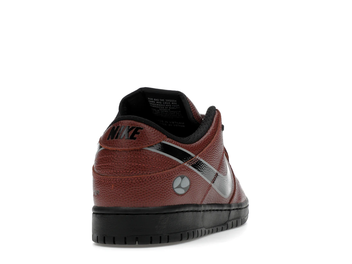 Nike SB Dunk Low Limosine Skateboards