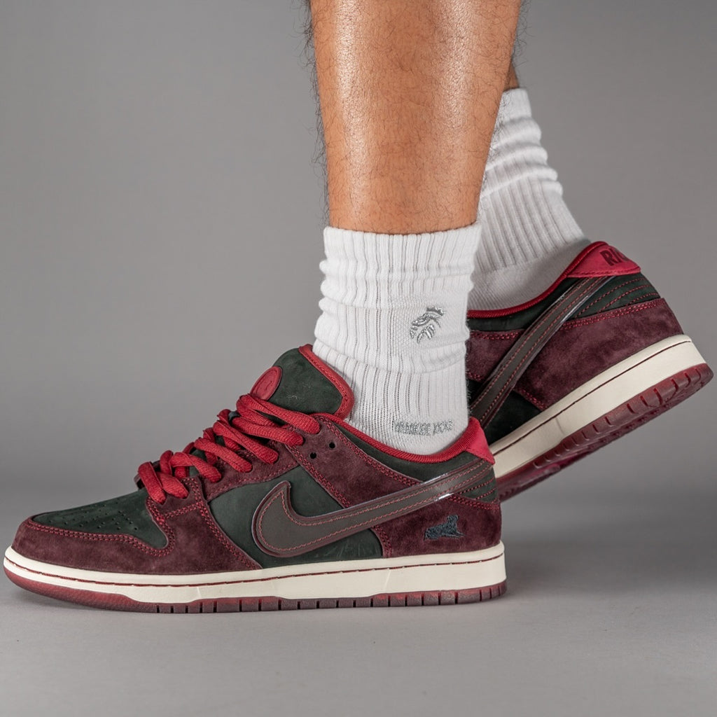 Nike SB Dunk Low Riot Skateshop