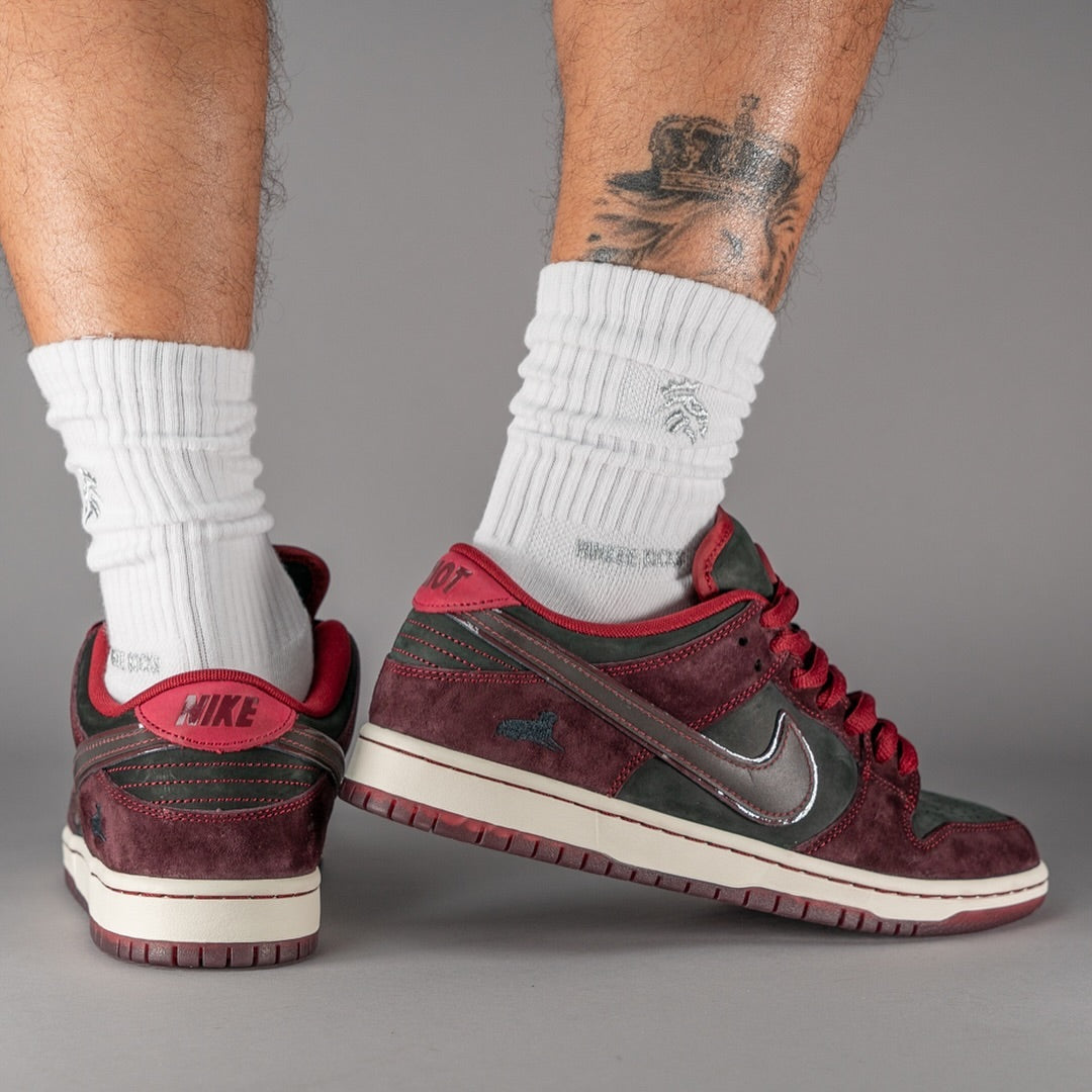 Nike SB Dunk Low Riot Skateshop