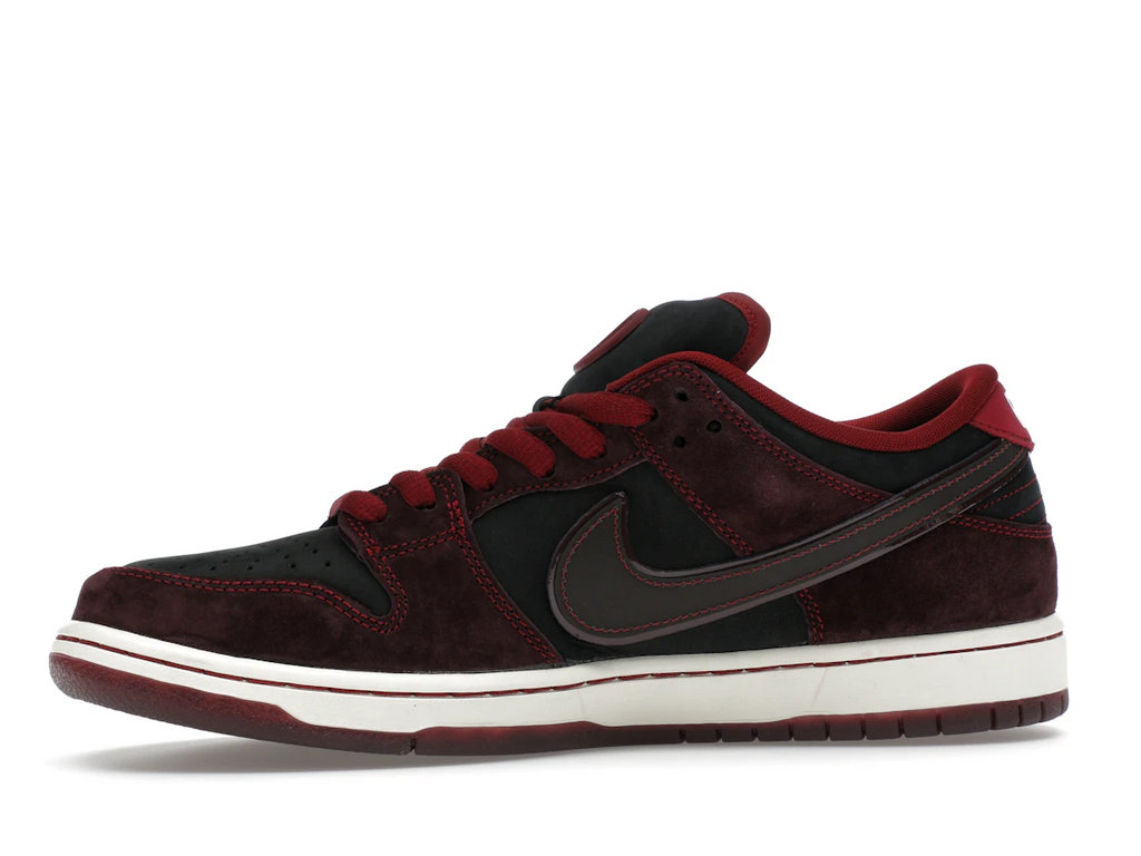 Nike SB Dunk Low Riot Skateshop