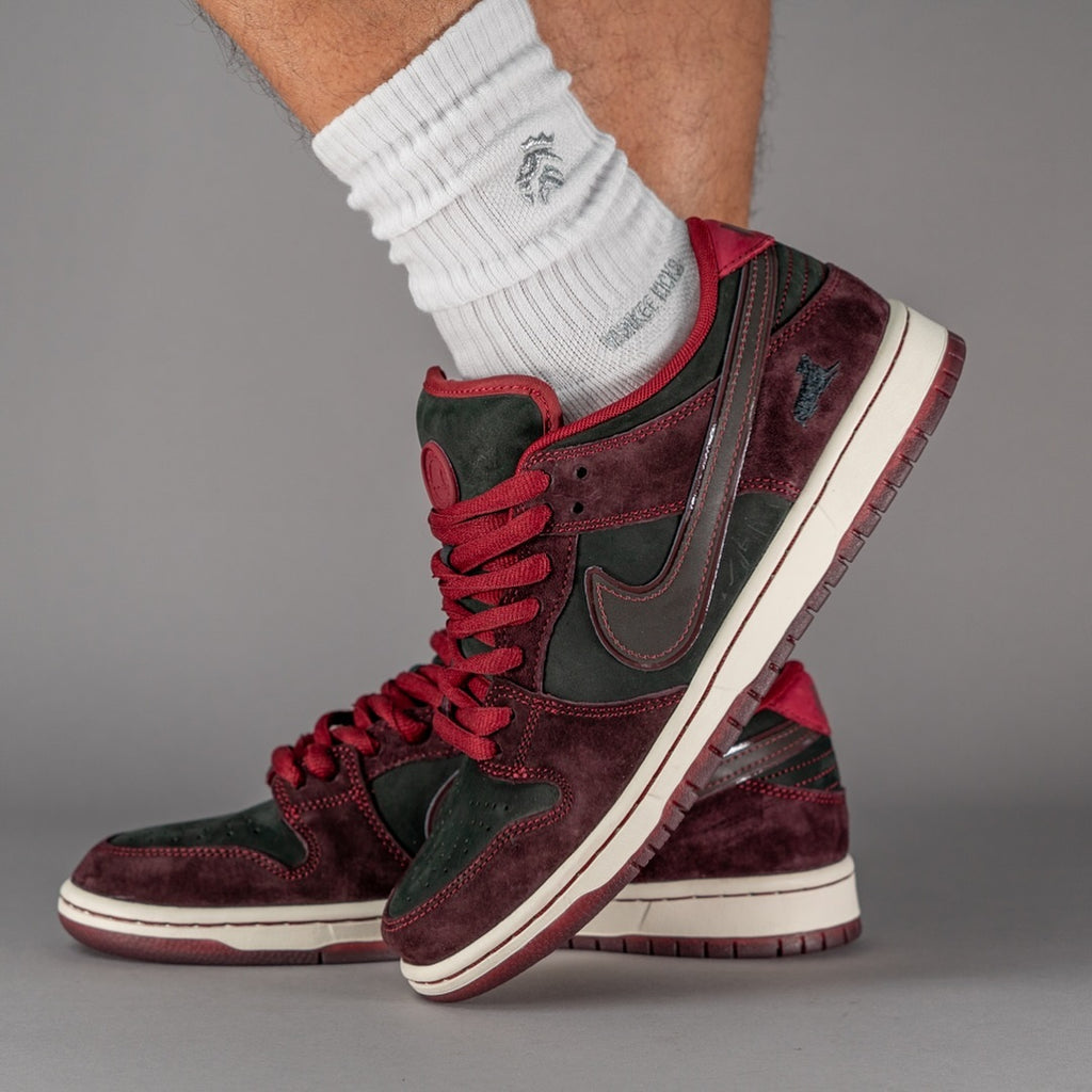 Nike SB Dunk Low Riot Skateshop