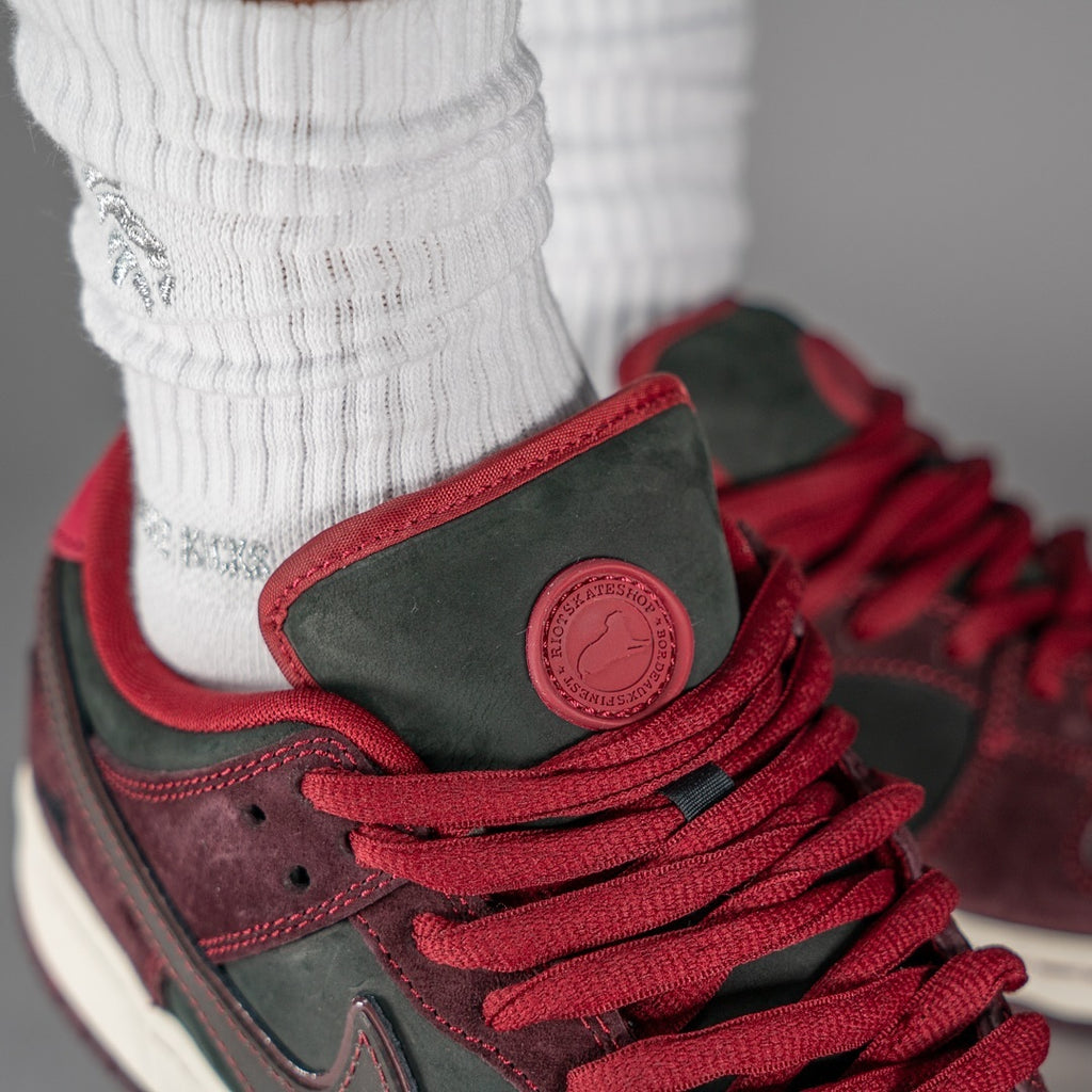 Nike SB Dunk Low Riot Skateshop