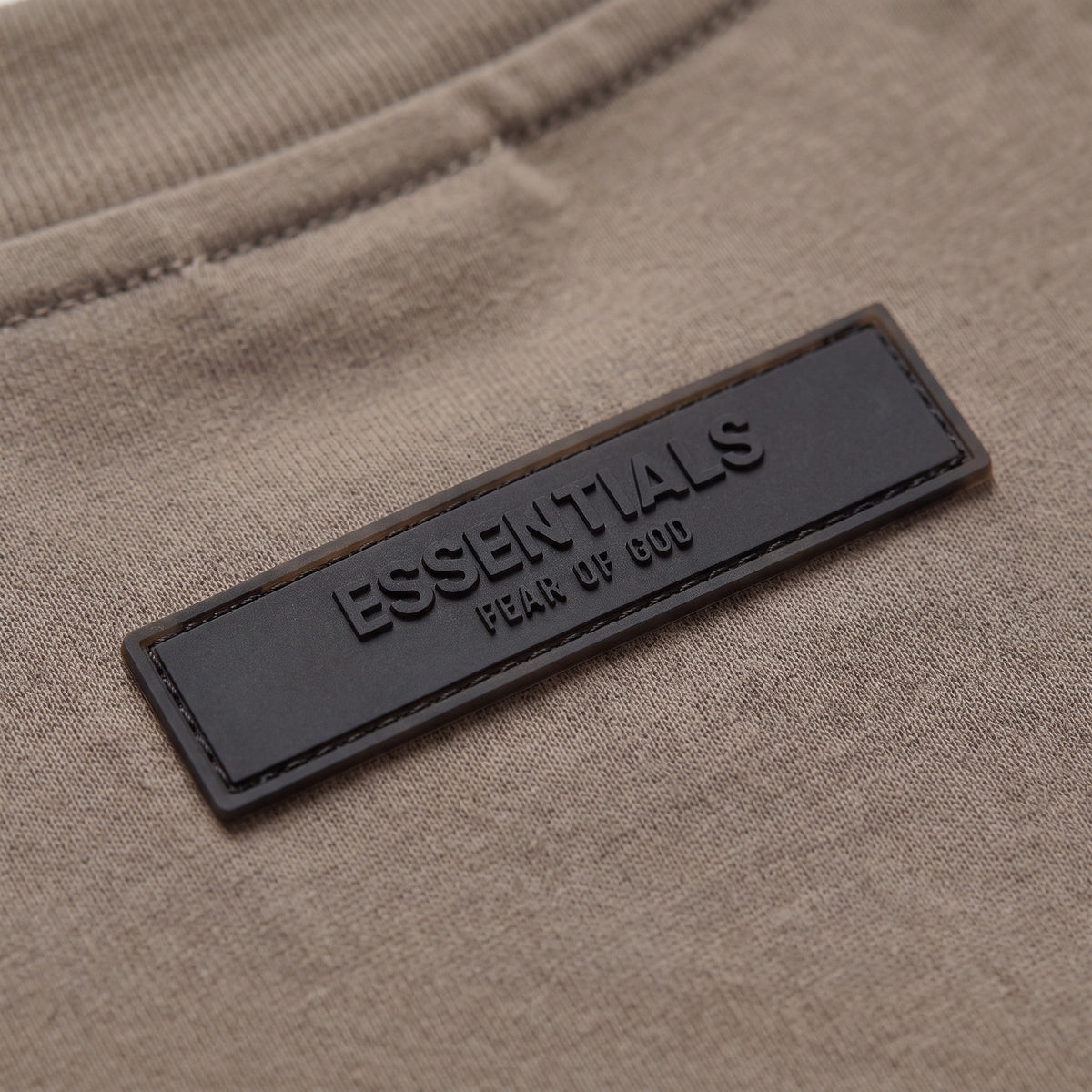 tričko Fear of God Essentials Essentials T-shirt S22 Desert Taupe ADONIO
