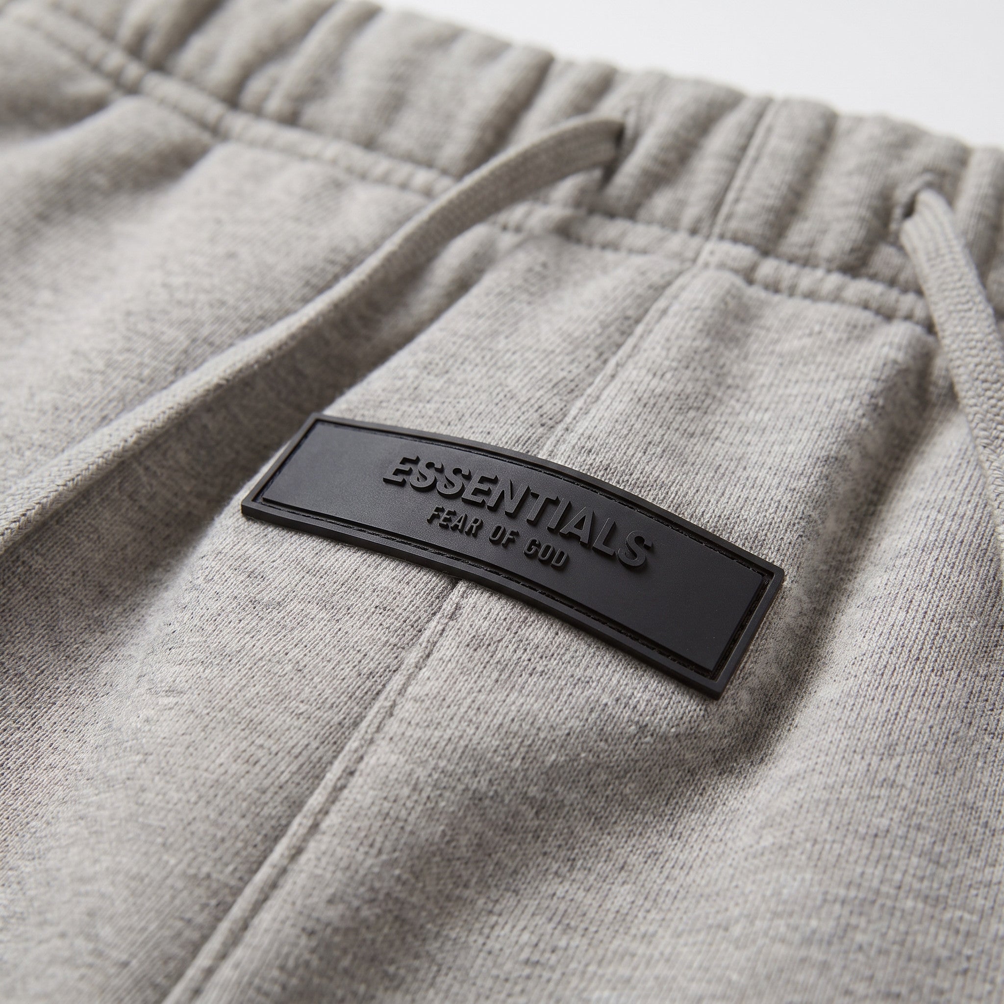 šortky Fear of God Essentials S22 Shorts Dark Oatmeal 160BT212013F ADONIO