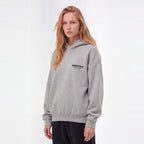 Fear of God Essentials S24 Fleece Hoodie Light Heather Grey – model foto