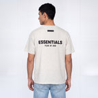 Fear of God Essentials S22 T-shirt Light Oatmeal – model foto