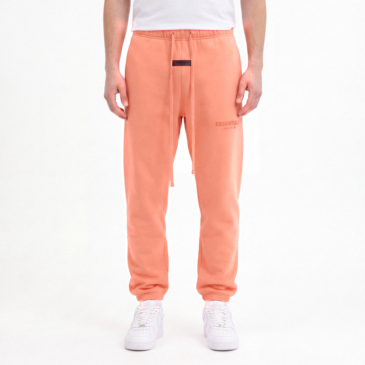 Fear of God Essentials Sweatpants (FW22) Coral – model foto