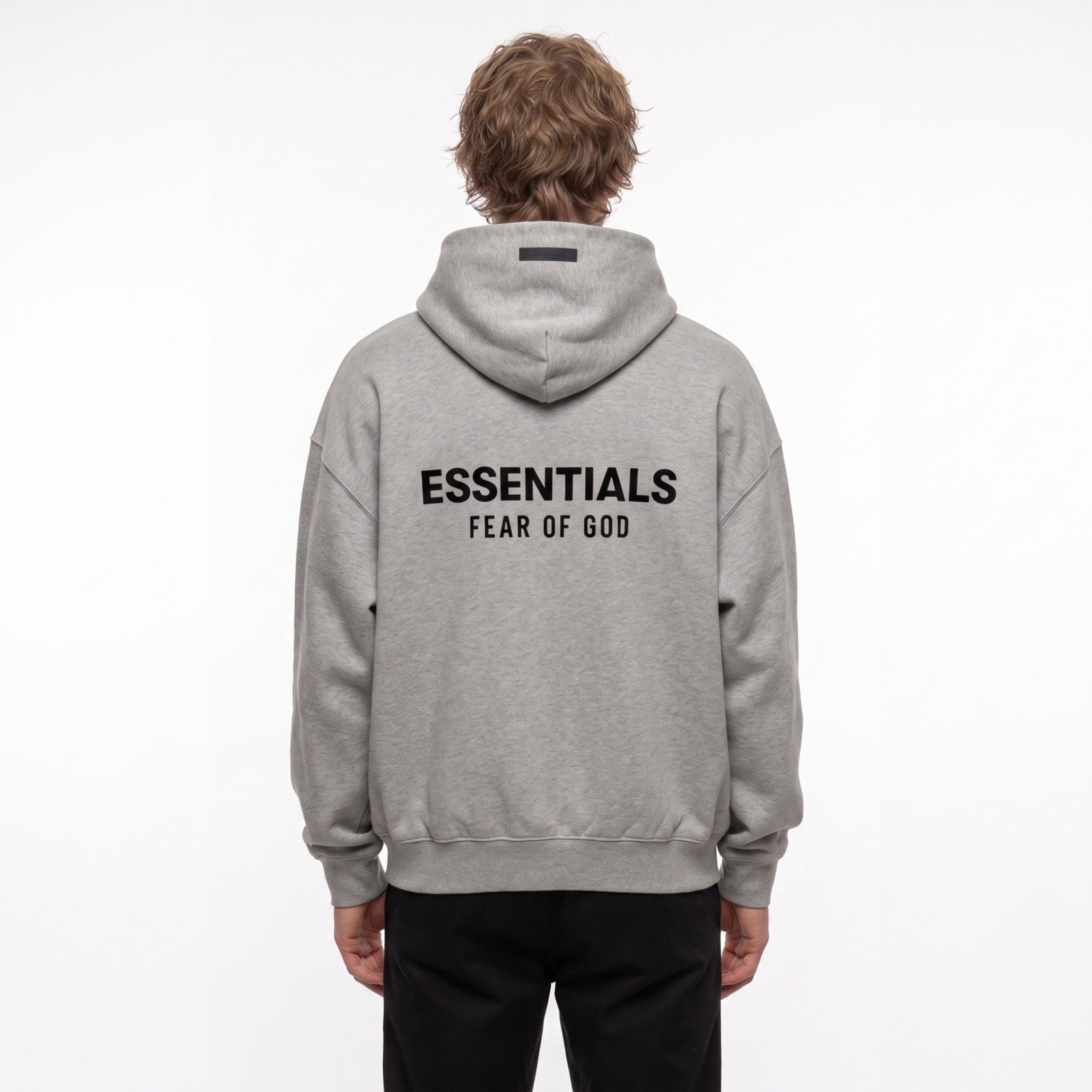 Fear of God Essentials S24 Fleece Hoodie Light Heather Grey – model foto