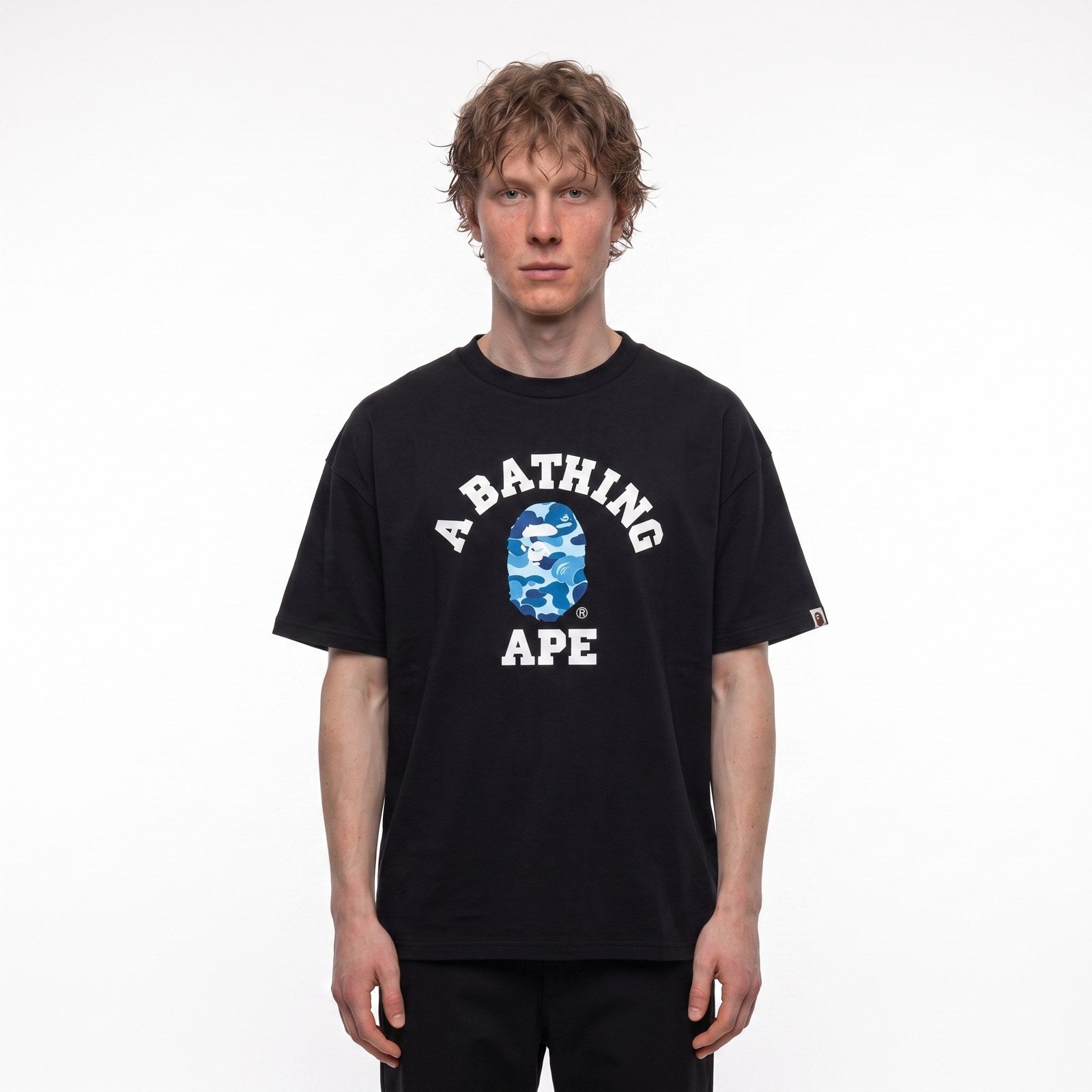 BAPE ABC Camo College T-Shirt Black/Blue - model foto