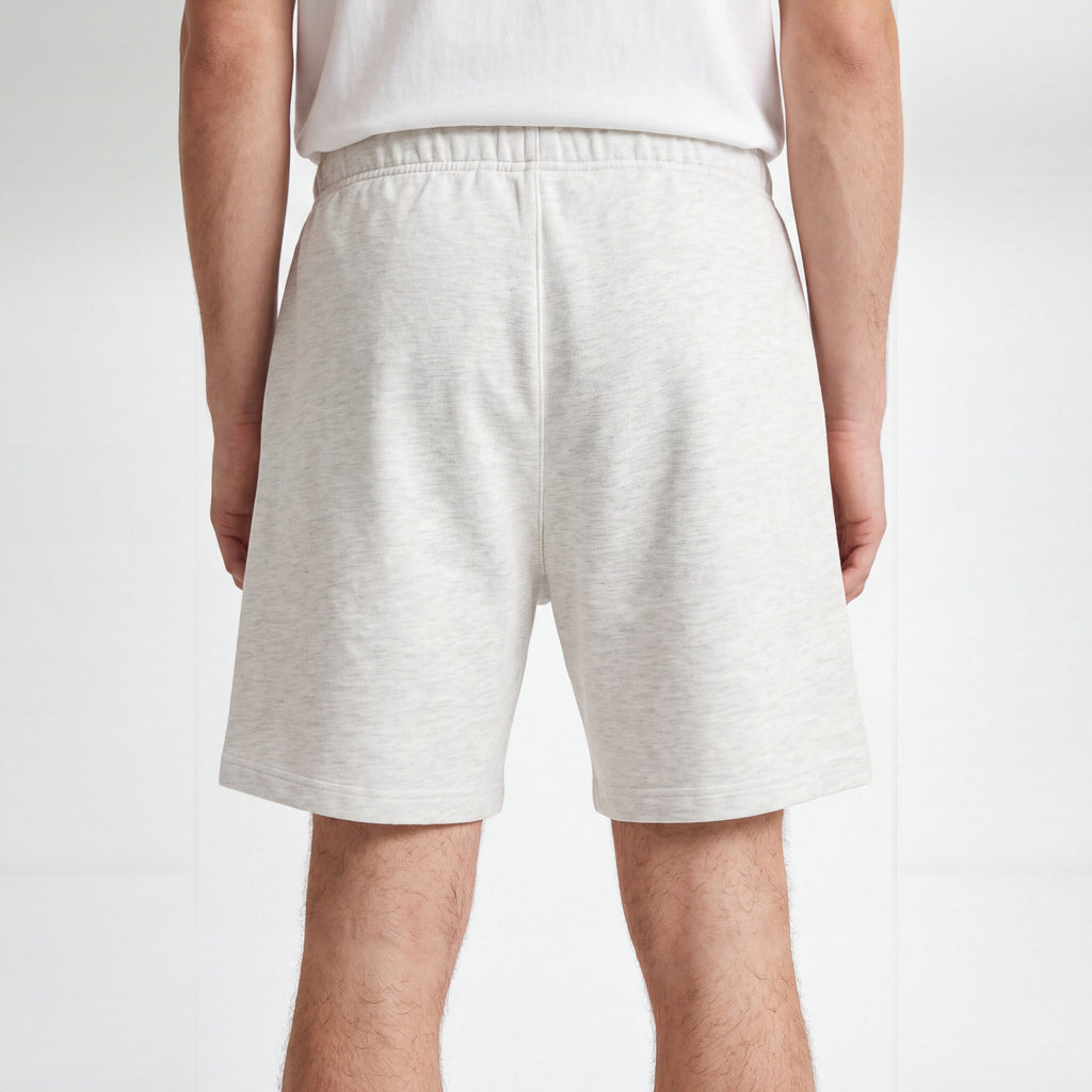 Fear of God Essentials Shorts (SS22) Light Oatmeal – model foto