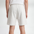 Fear of God Essentials Shorts (SS22) Light Oatmeal – model foto