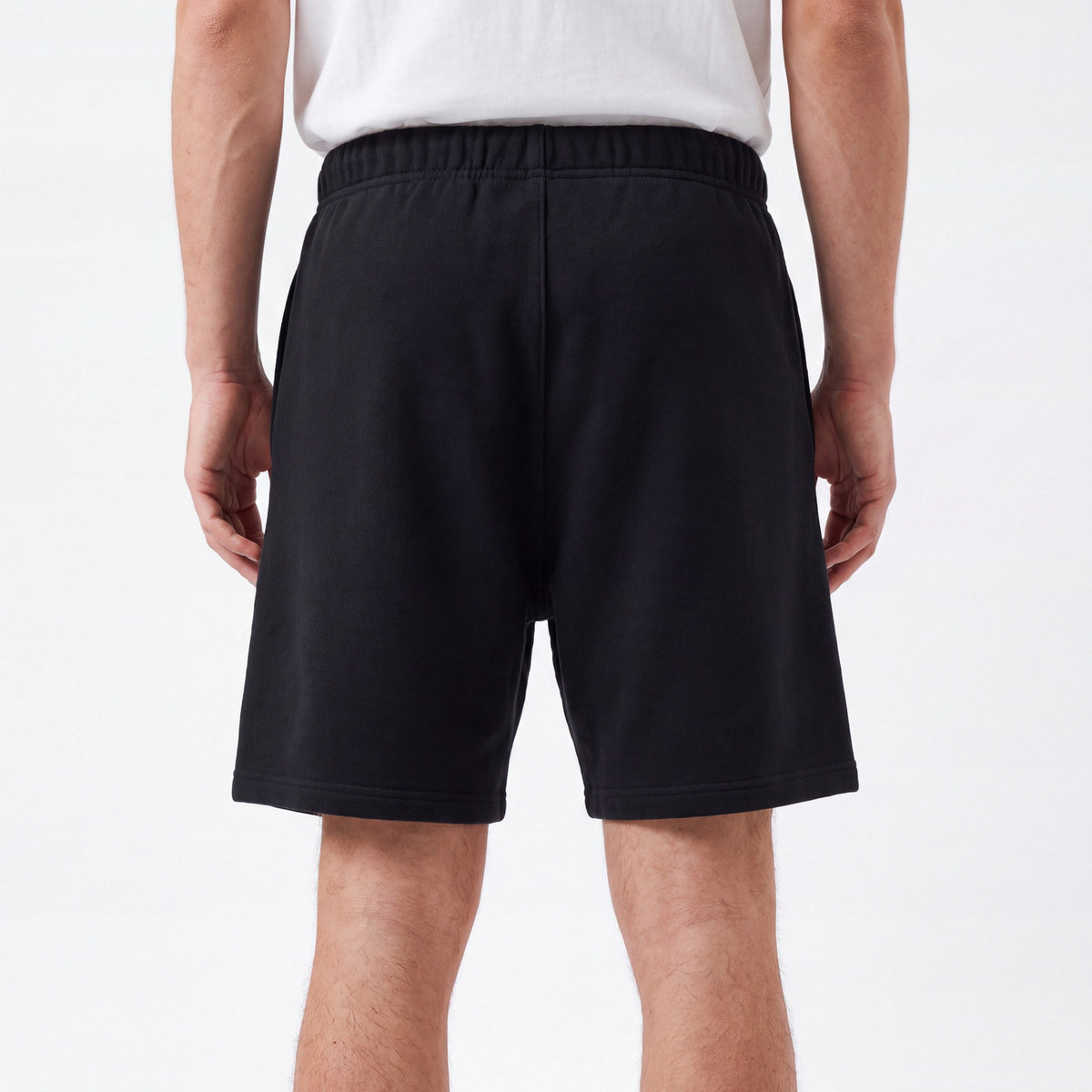 Fear of God Essentials (S25) Shorts Jet Black – model foto