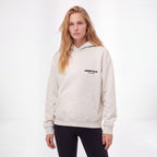 Fear of God Essentials S22 Hoodie Light Oatmeal – model foto