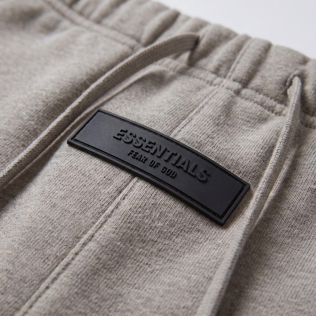 šortky Fear of God Essentials S22 Shorts Dark Oatmeal 160BT212013F ADONIO
